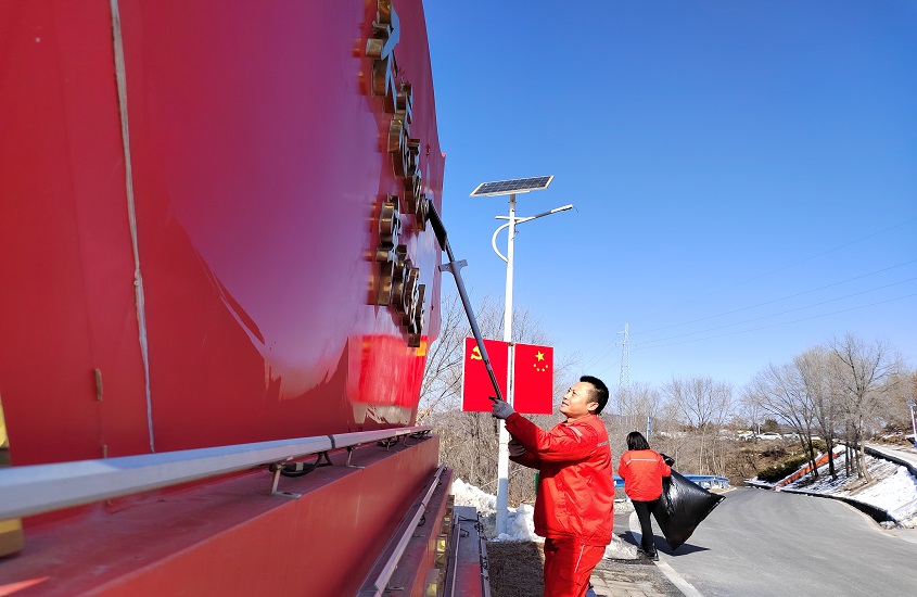 嵩縣山金公司黨委開展“愛我山金，清潔家園，集中攻堅”義務勞動