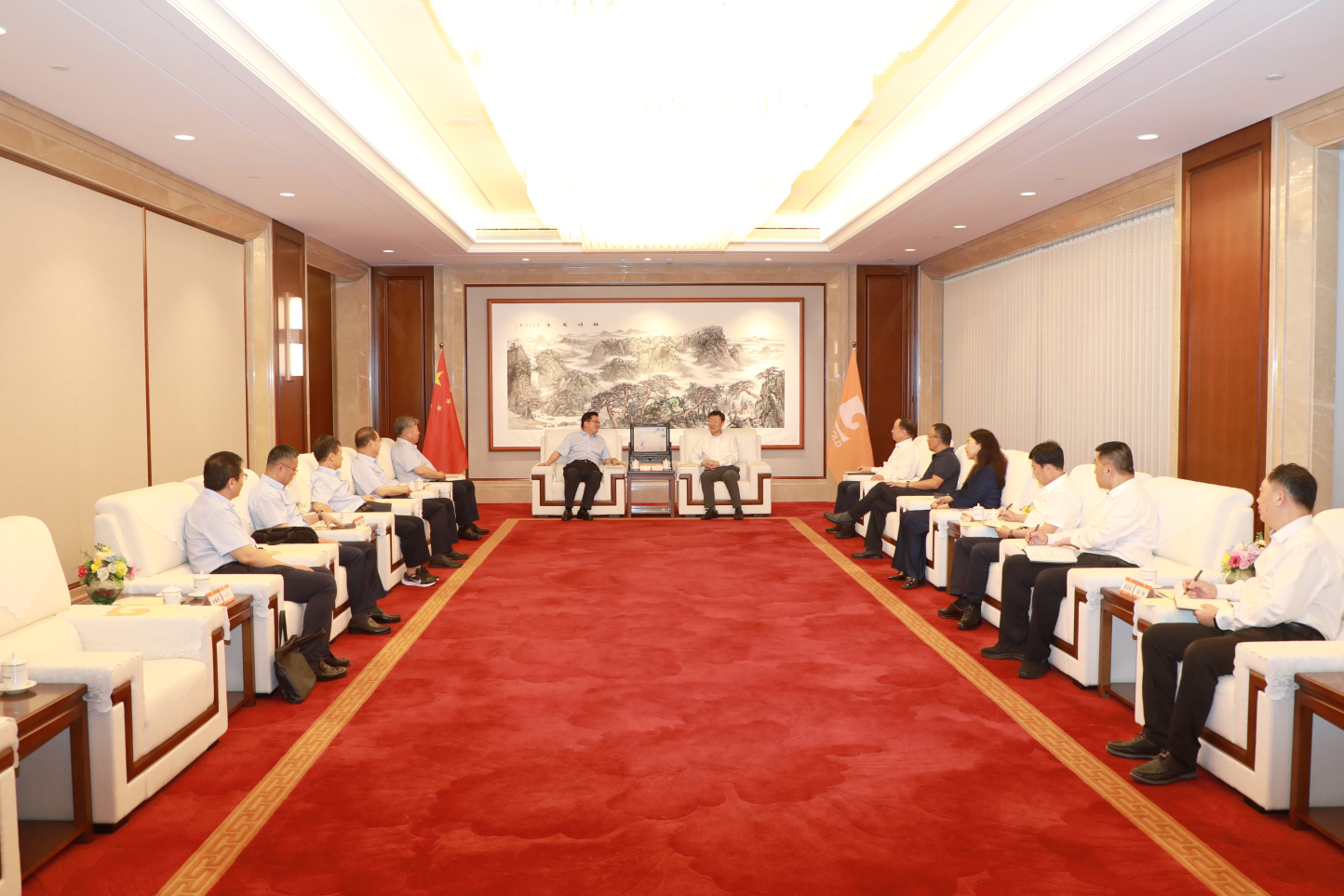 集團與華魯集團舉行工作會談