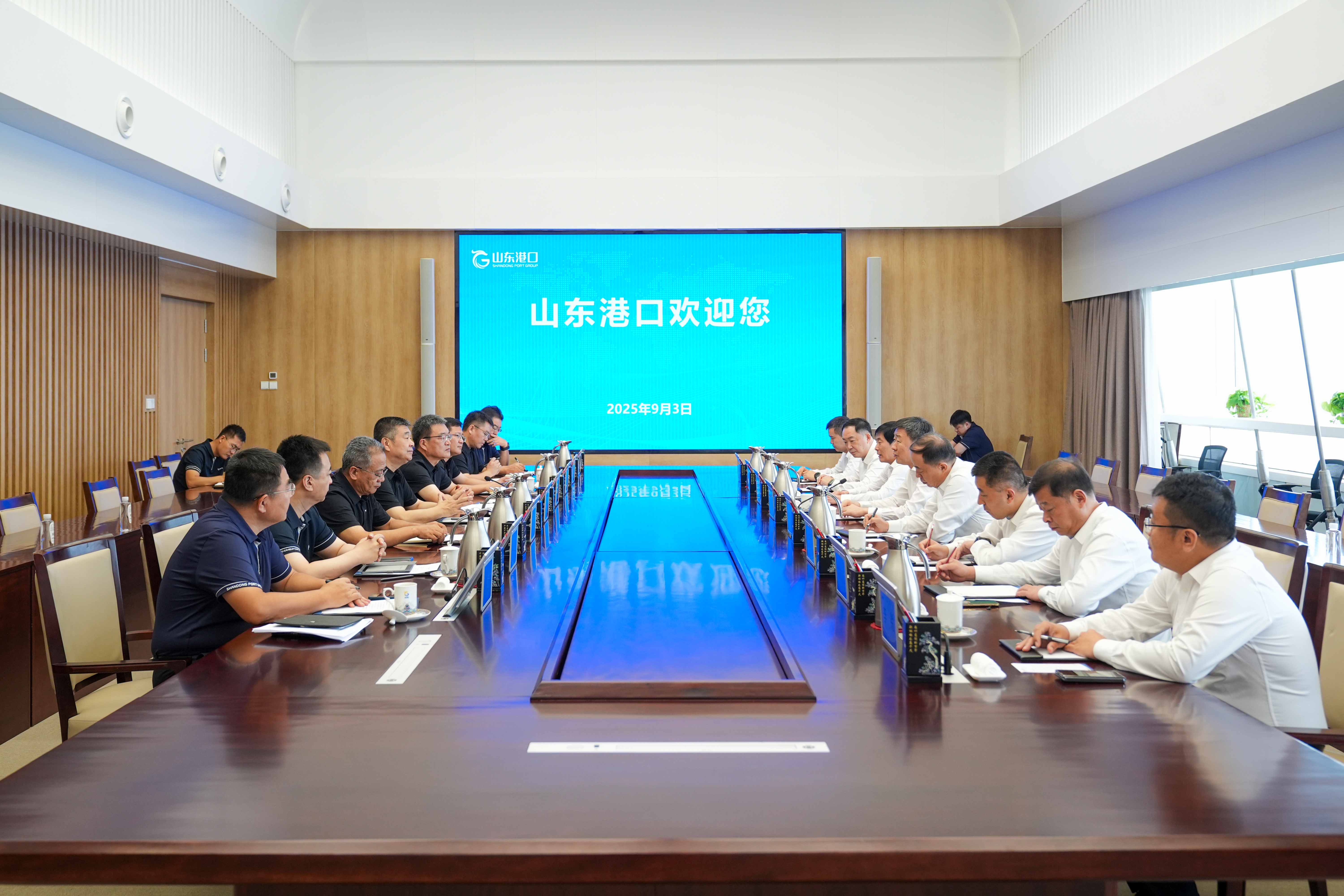 張曉海到山東港口集團(tuán)交流工作